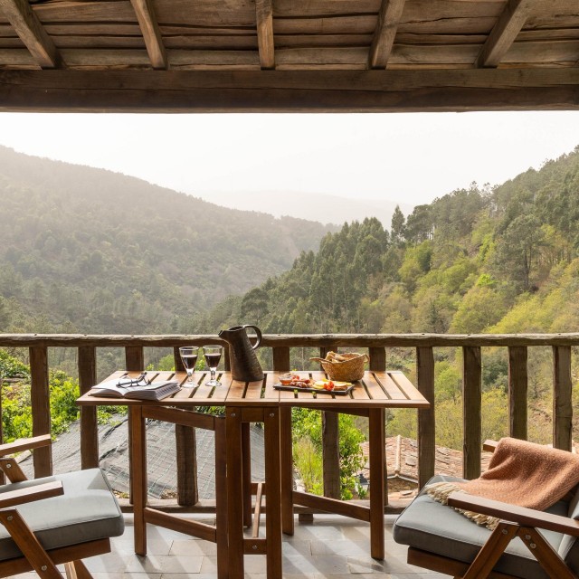 Casa da Árvore - Cerdeira - Home for Creativity