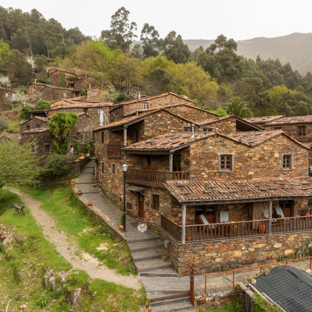 Casa da Árvore - Cerdeira - Home for Creativity