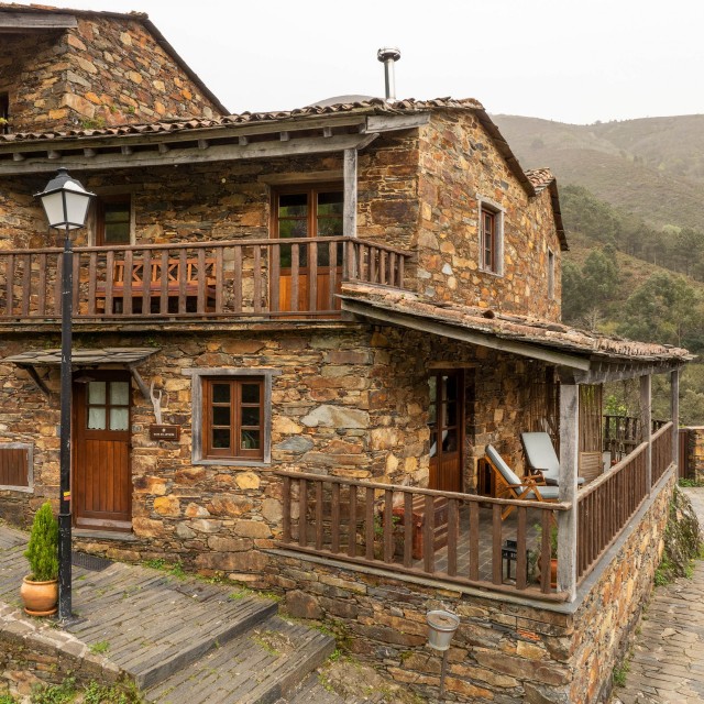 Casa da Árvore - Cerdeira - Home for Creativity