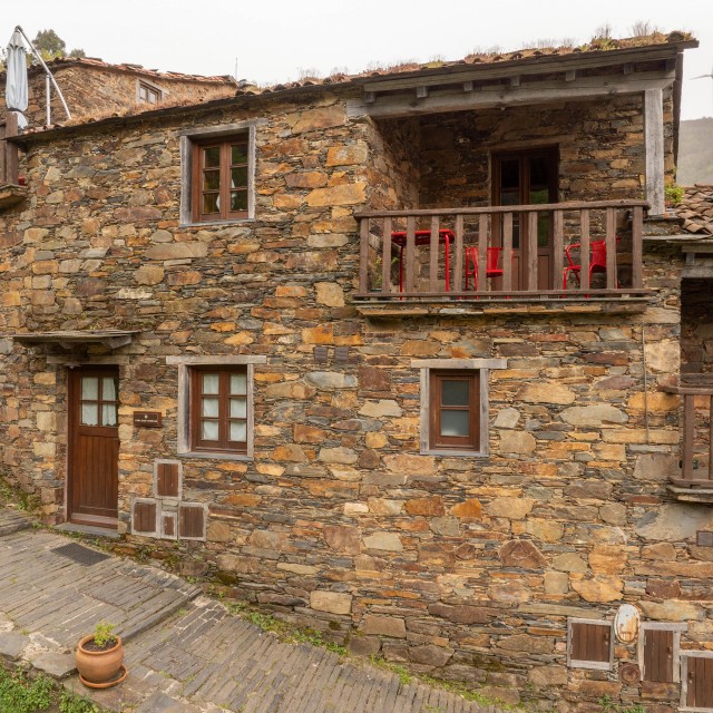 Casa das Vizinhas - Cerdeira - Home for Creativity