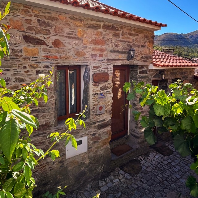 Casa da Cerejeira - Casas dos Carregais