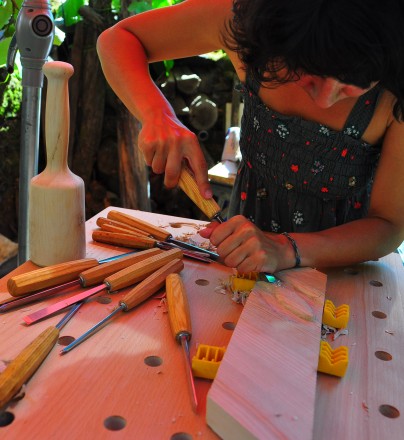 Woodcarving workshop in chestnut wood